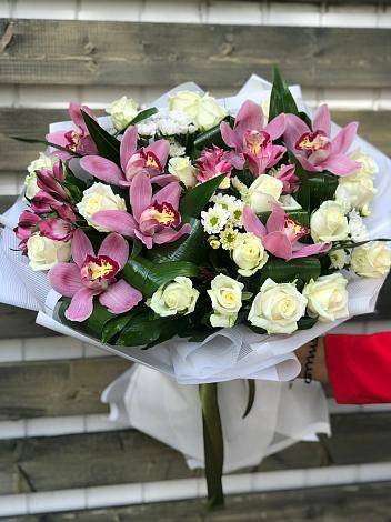 Букет цветов из: Розы и Хризантемы в Побегайловке