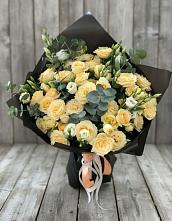 Букет цветов из:  Розы и Лизиантусы в Побегайловке