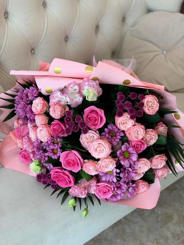 Букет цветов из: Хризантемы, Розы и Лизиантусы в Побегайловке