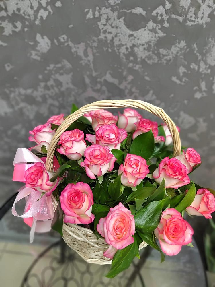 Цветочная композиция из Розы в корзине в Побегайловке