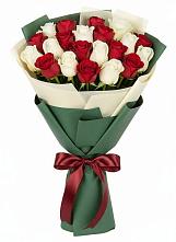 Букет Микс из красных и белых роз в Побегайловке