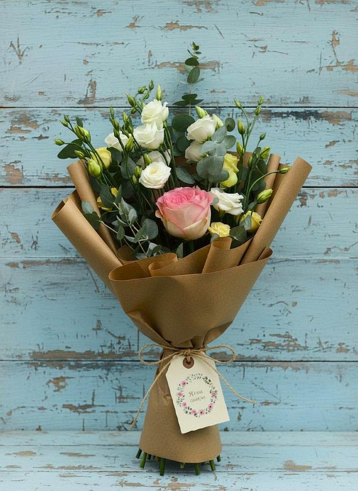 Букет цветов из: Розы и Лизиантусы в Побегайловке