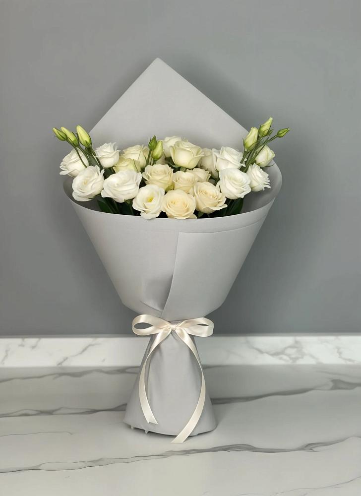 Букет цветов из: Розы и Лизиантусы в Побегайловке