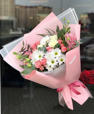 Букет цветов из: Розы, Лизиантусы и Хризантемы в Побегайловке